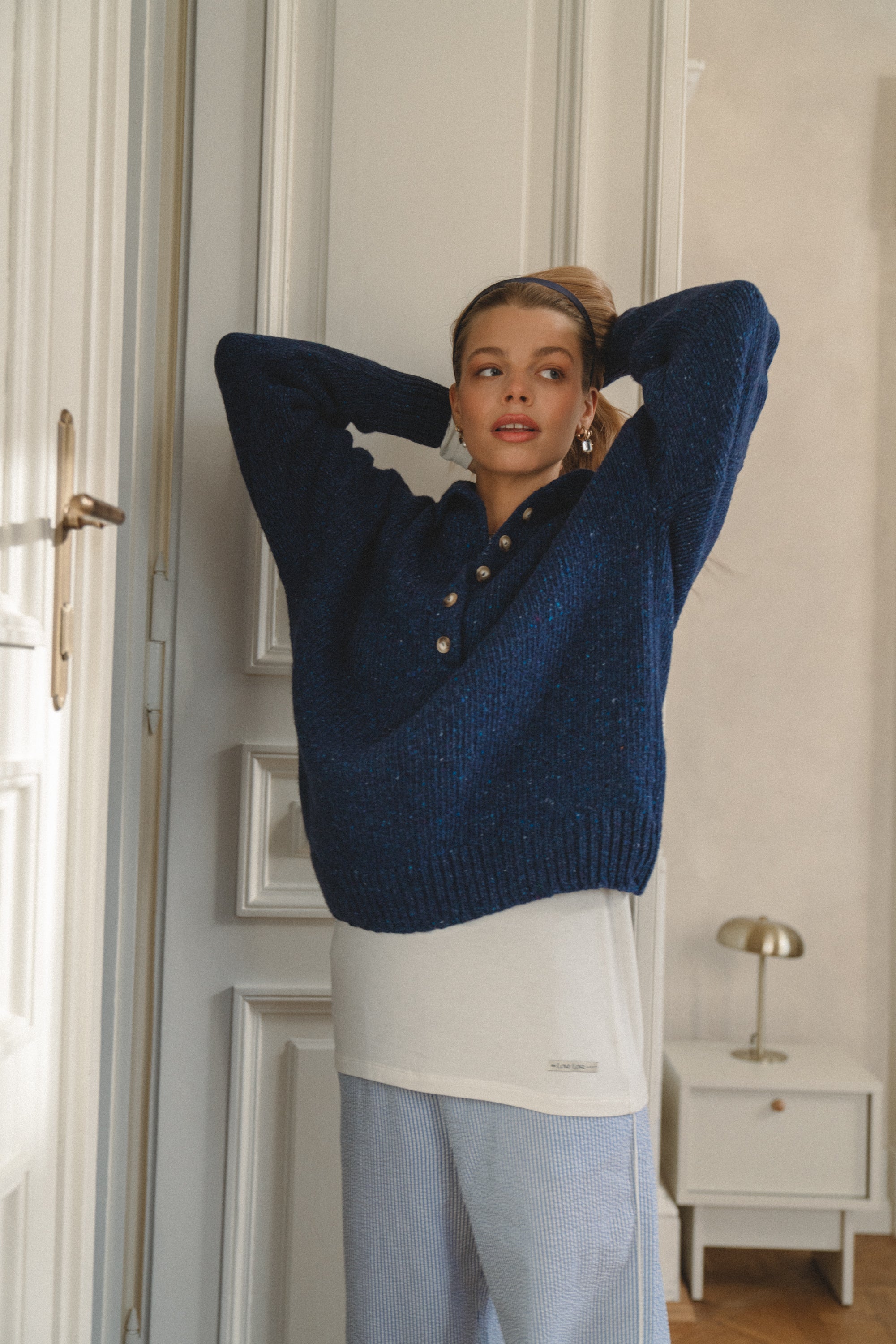 Sweter Close Deep Blue - 23