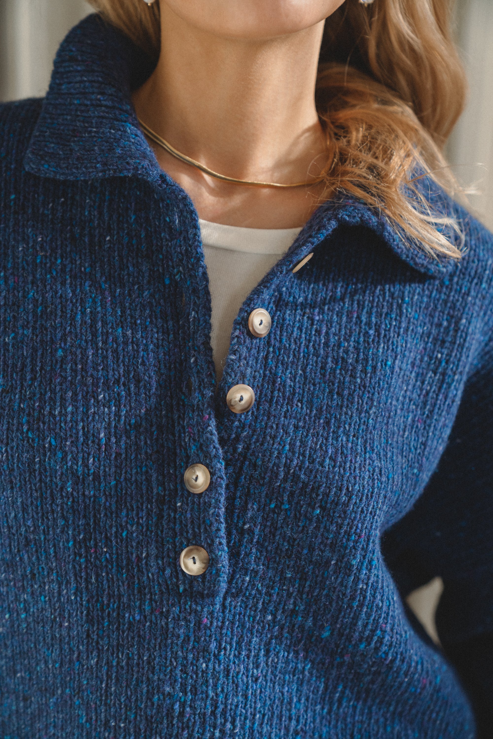 Sweter Close Deep Blue - 26