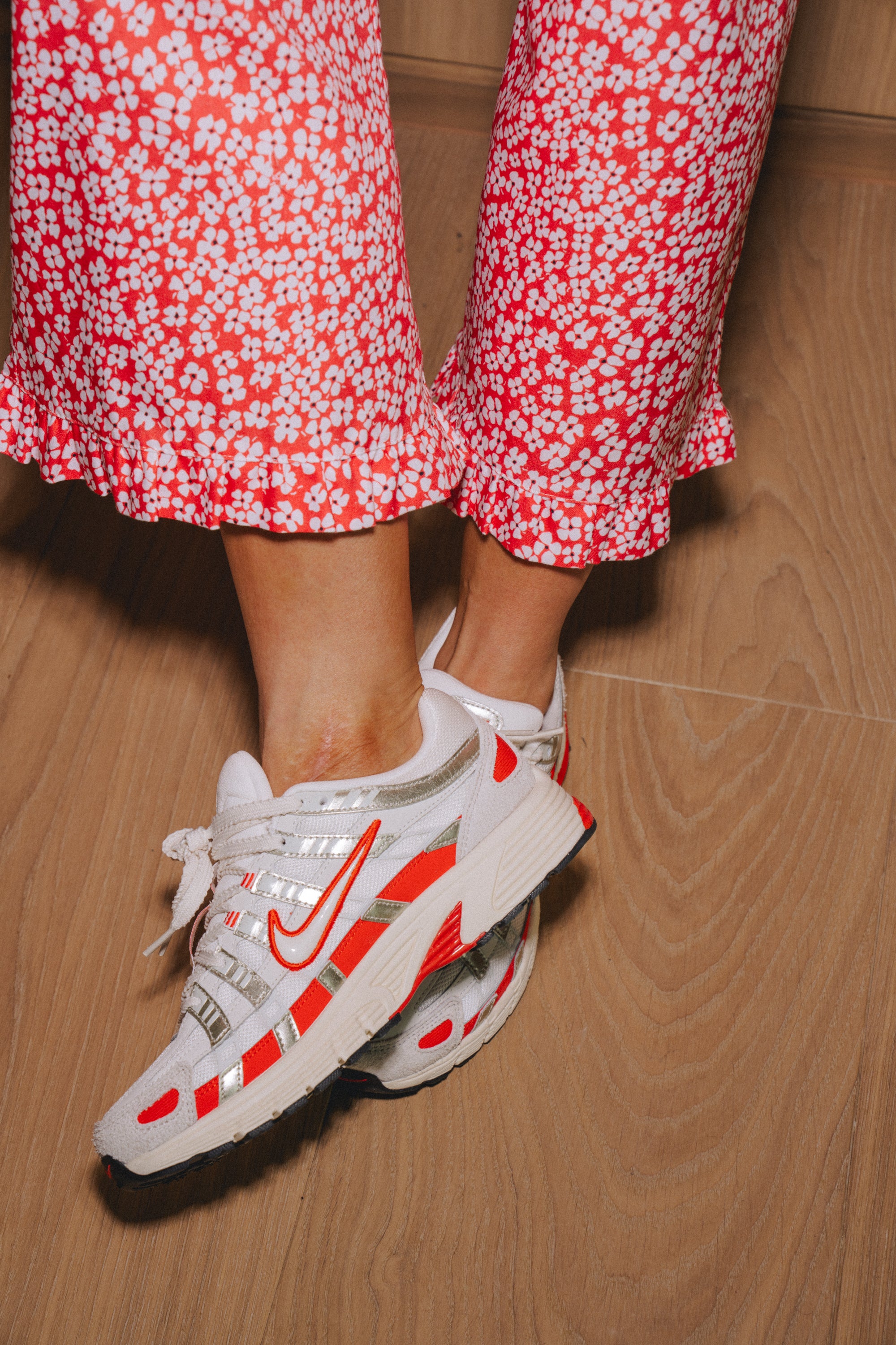 Petit Flowers Red Capri Pants - 4
