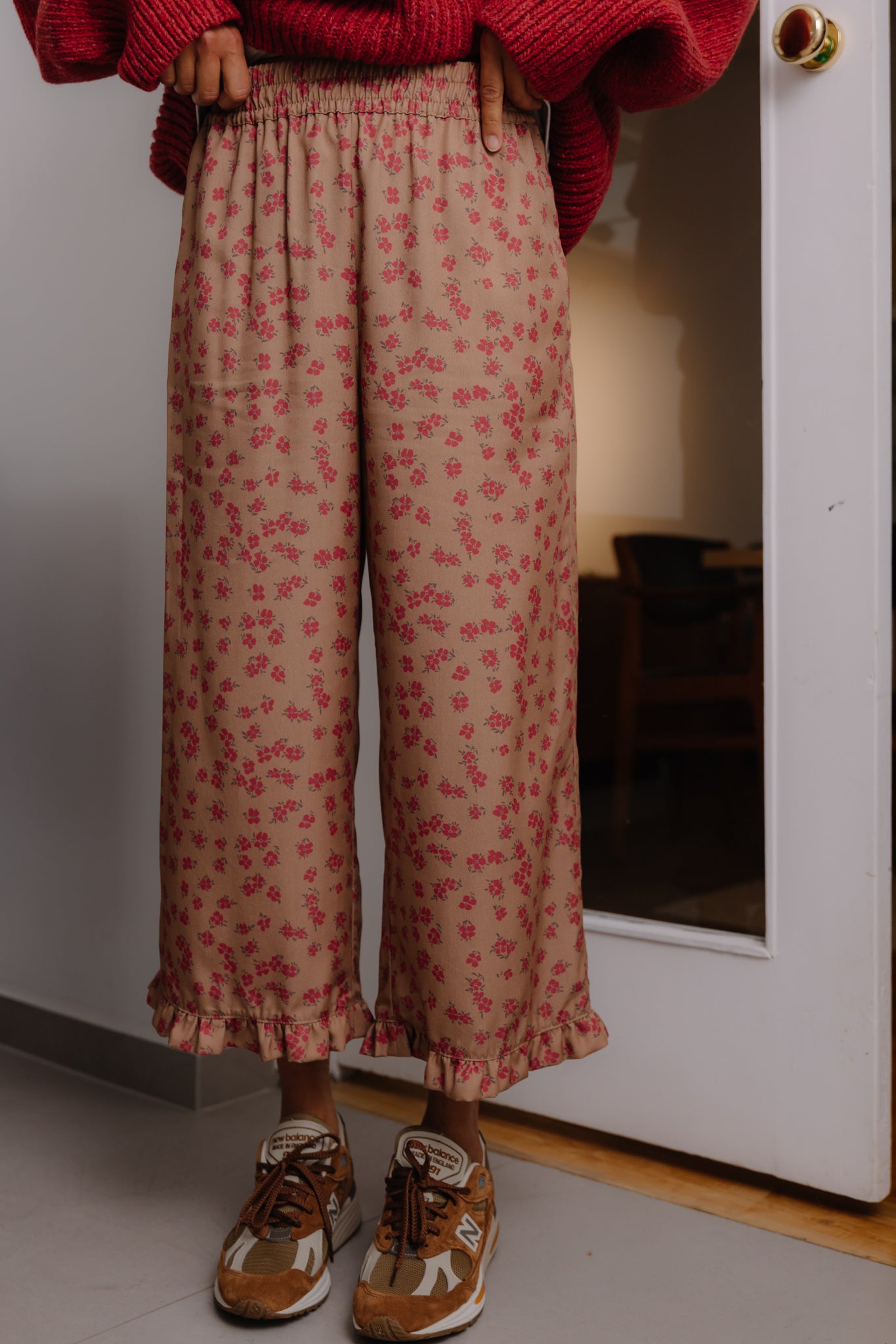 Wild Meadow Gold Capri Pants - 8