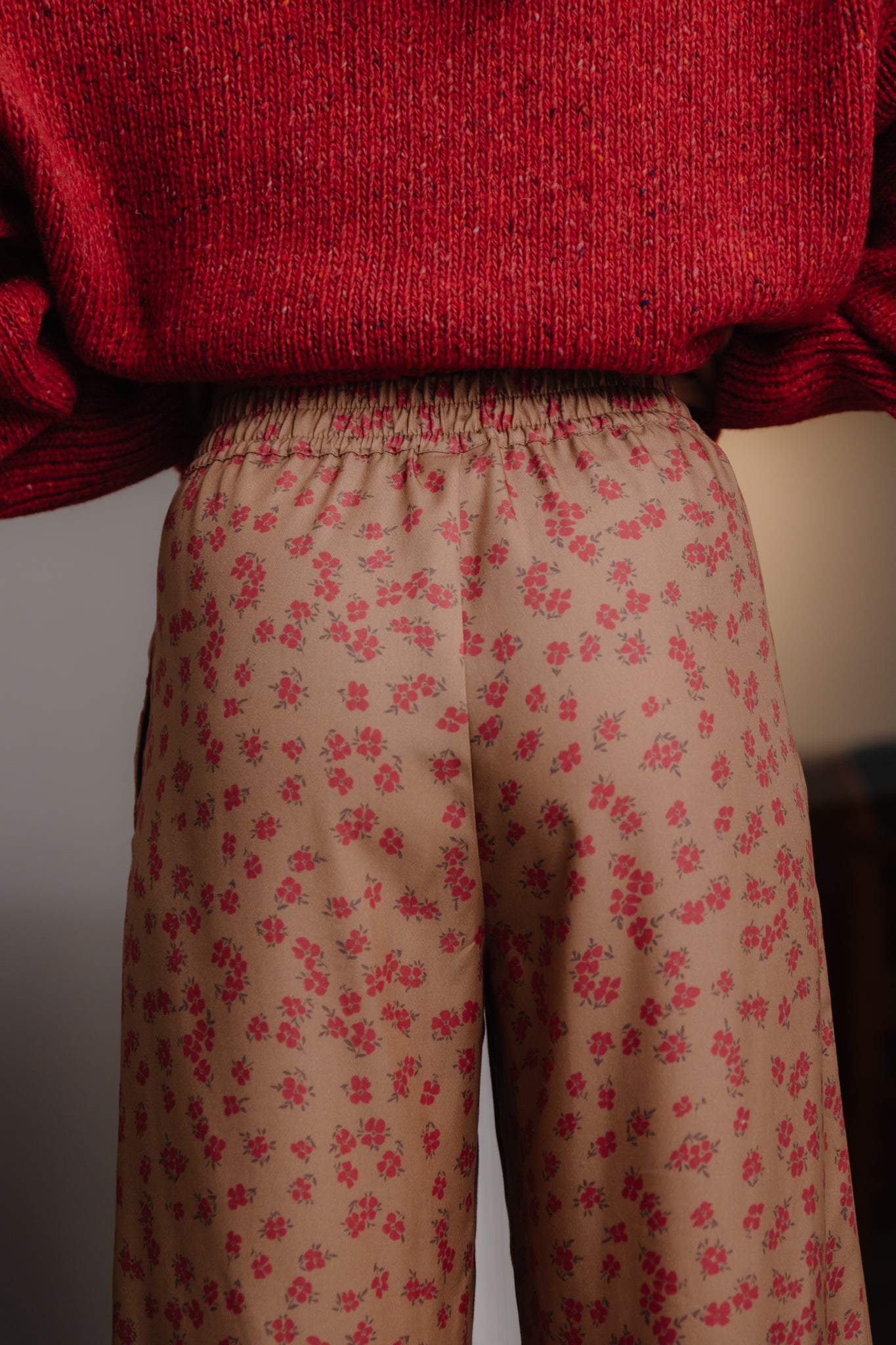 Wild Meadow Gold Capri Pants - 11