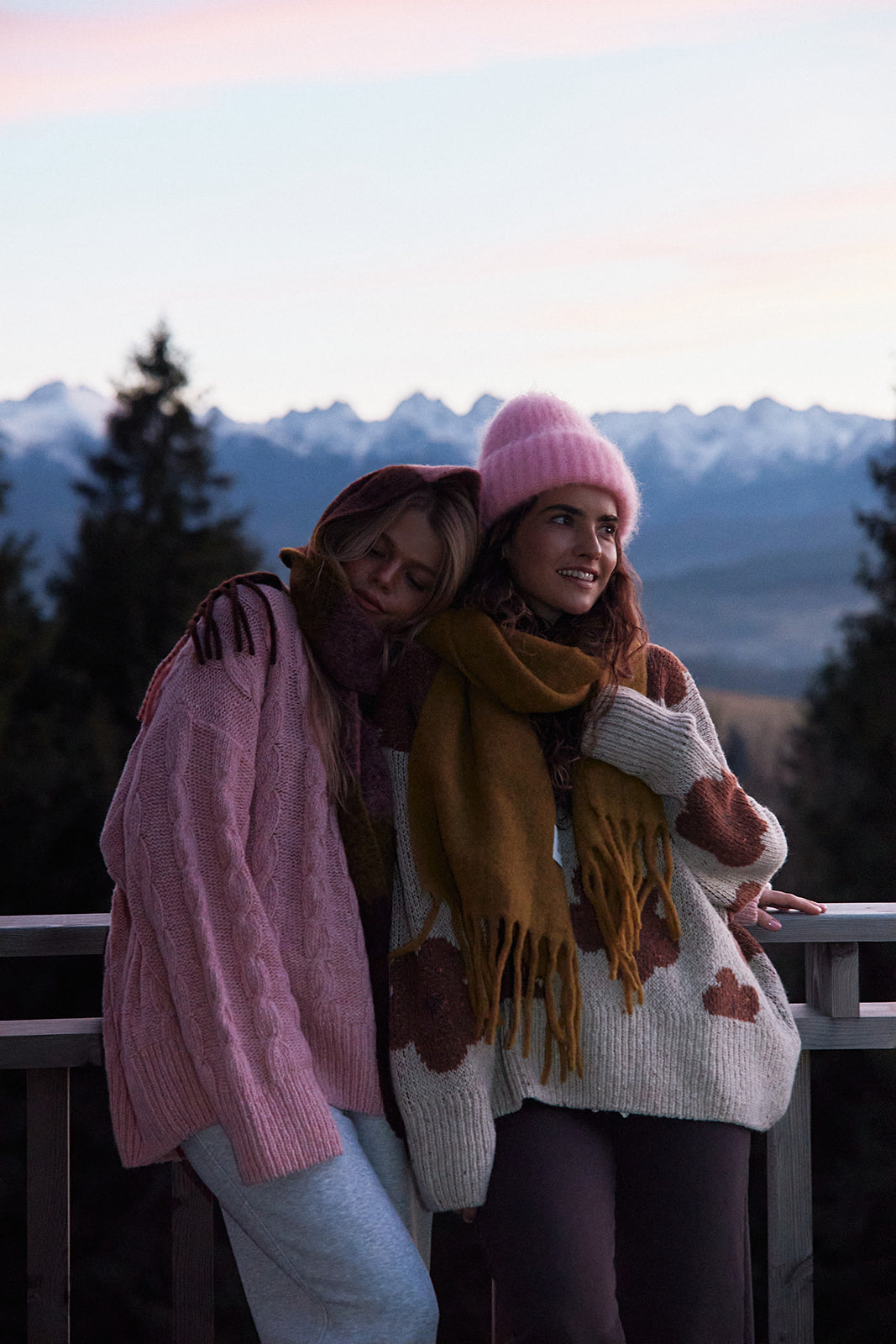 Sweter Cloud Dark Flowers - 11