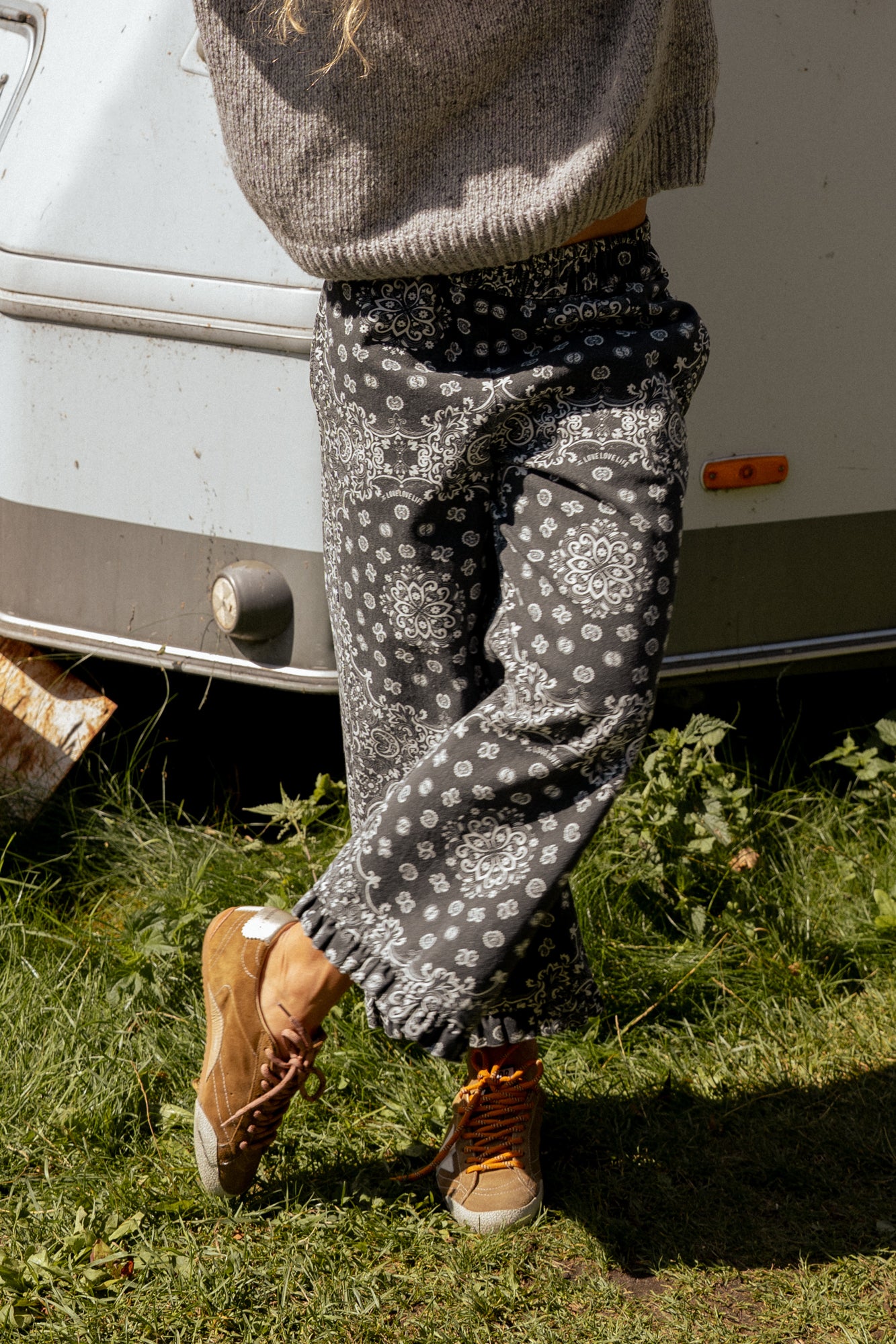 Hose Capri Street Paisley Black - 8