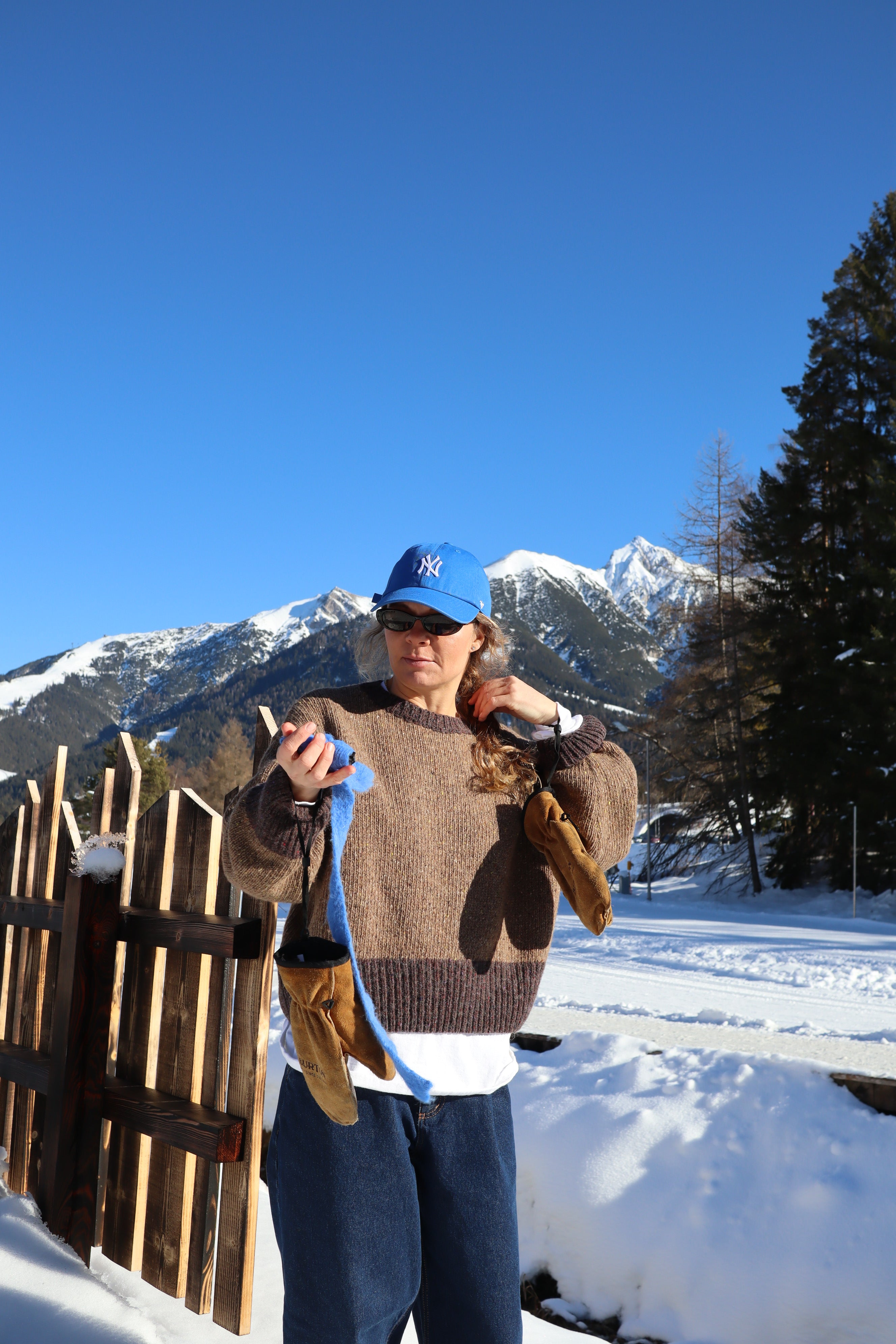 Cloud Rim Brown Sweater - 10