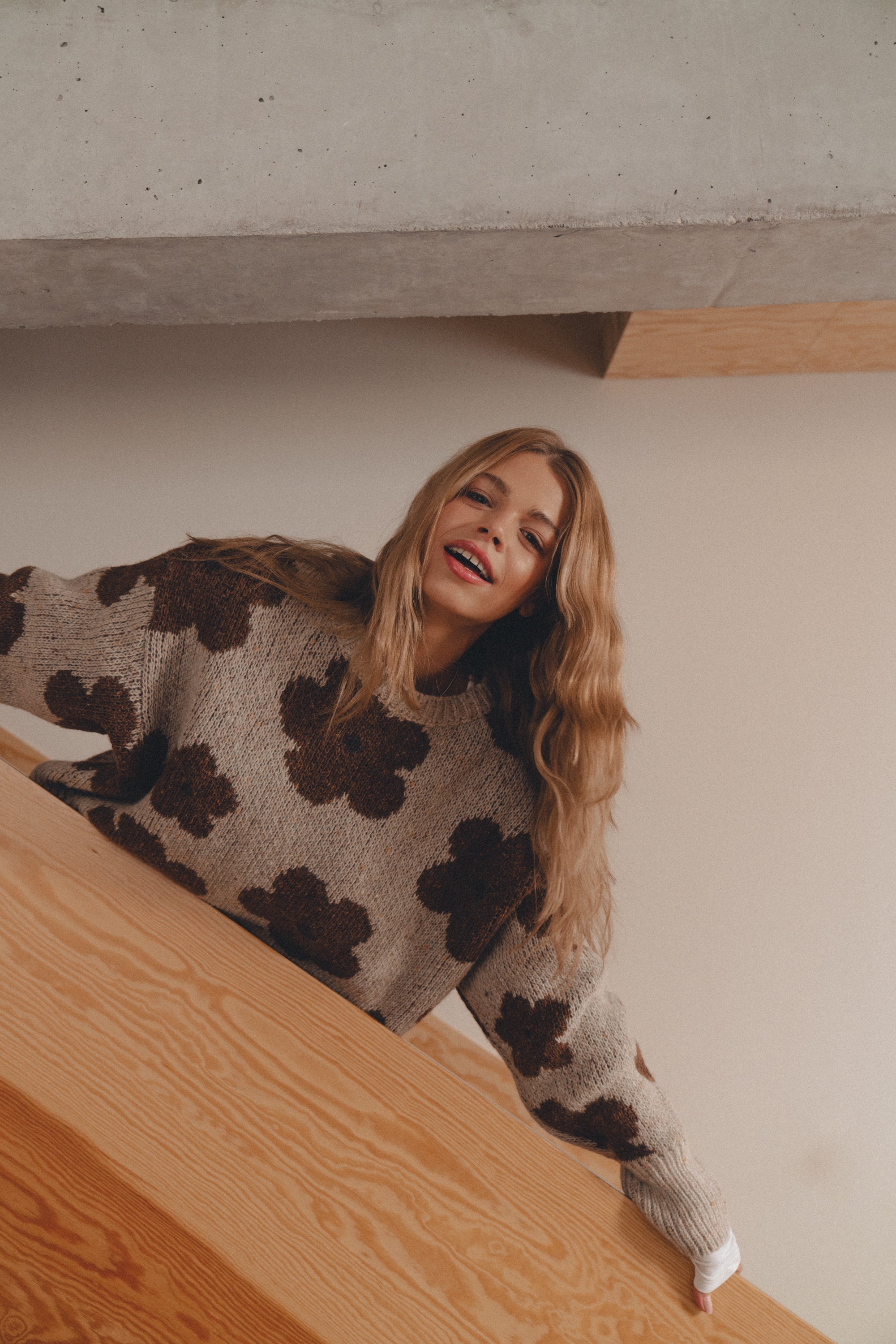 Sweter Cloud Dark Flowers - 6