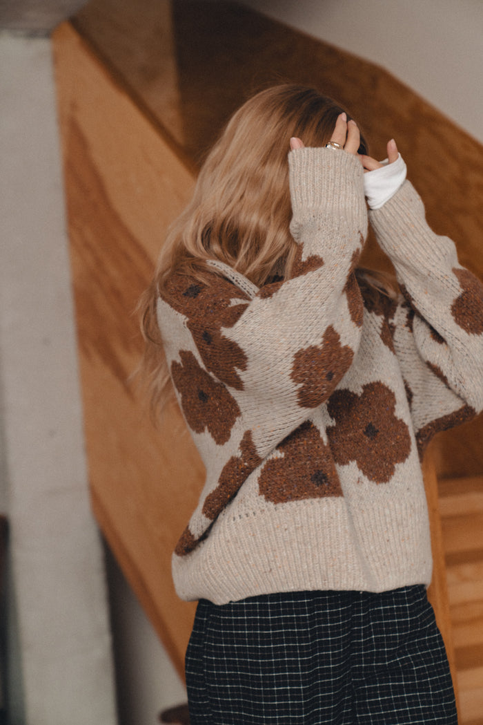 Sweter Cloud Dark Flowers