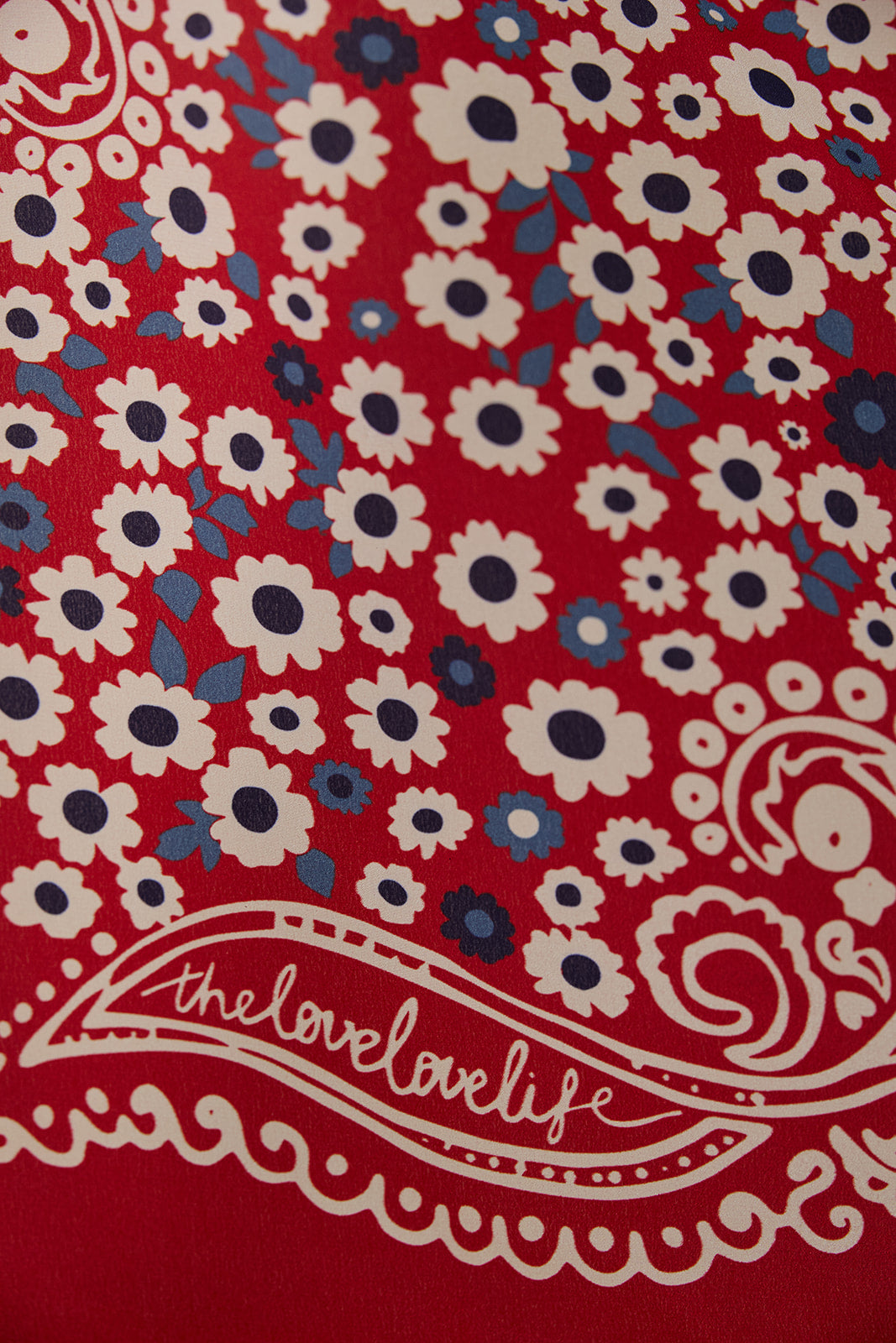 Bandana Gänseblümchen auf Rot - 5