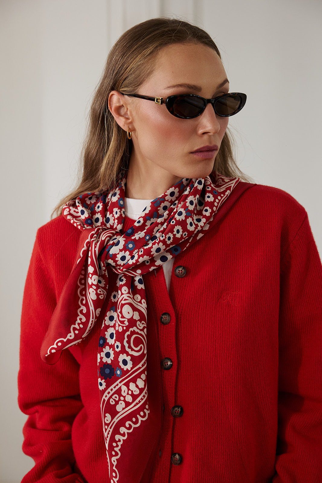Bandana Gänseblümchen auf Rot - 8