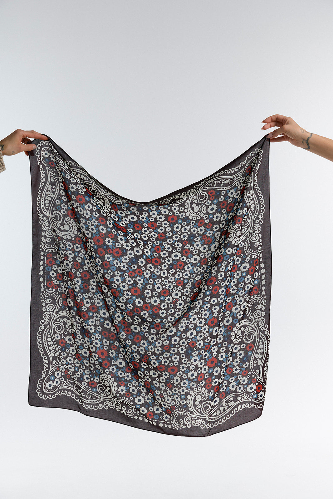 Bandana Daisies On Brown