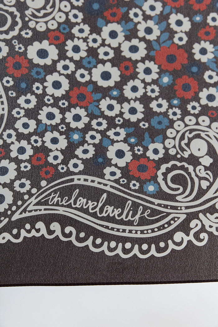 Bandana Daisies On Brown